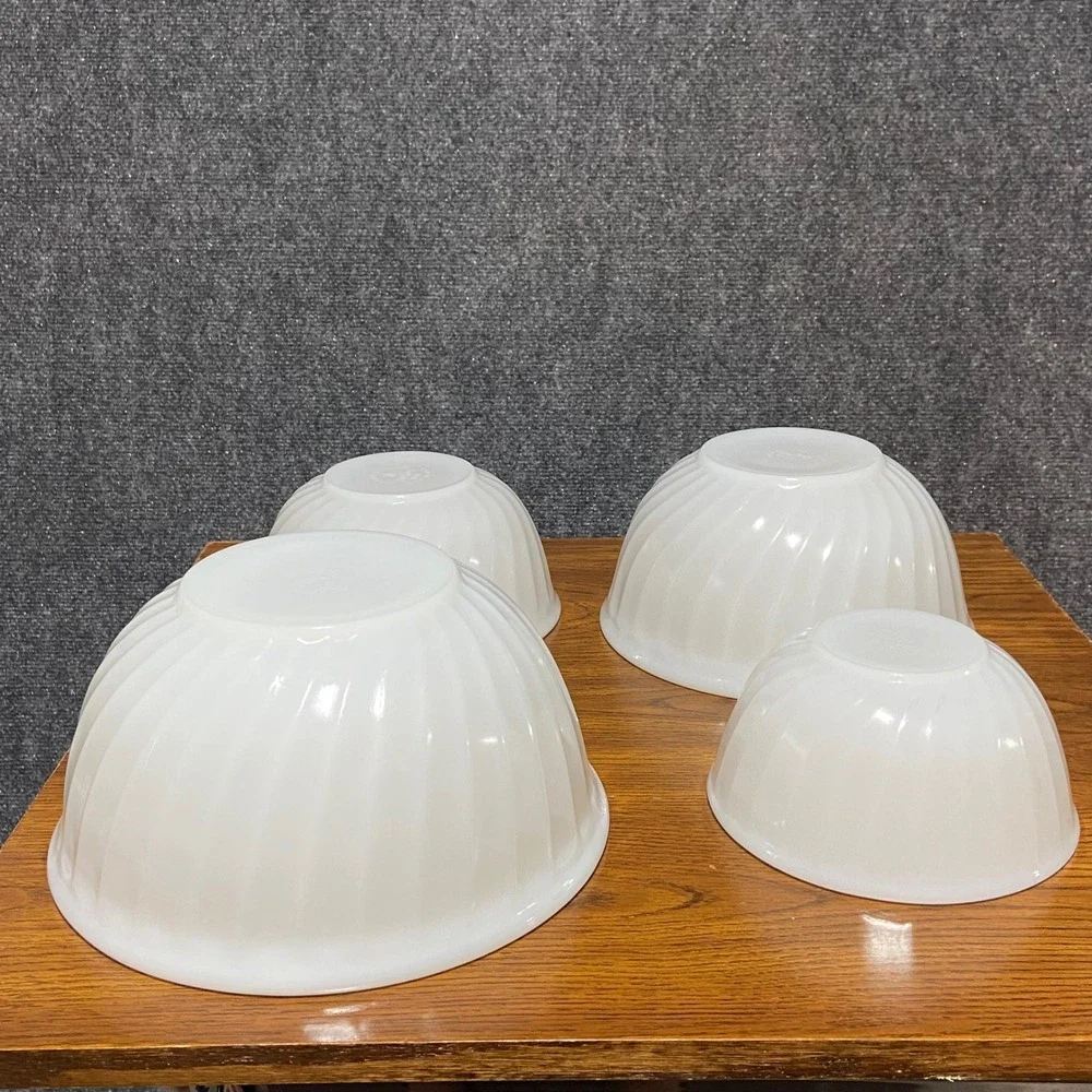 Anchor Hocking Fire-King Vintage Milk Glass Swirl‎ Nesting Mixing Bowls Set of 4